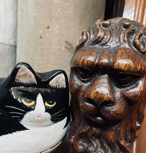 Load image into Gallery viewer, Hodge Box - Lying